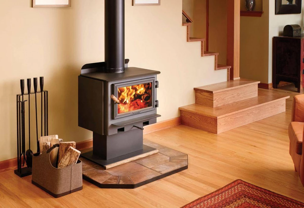 ustanovka-pechi-kamina-v-dome.jpeg